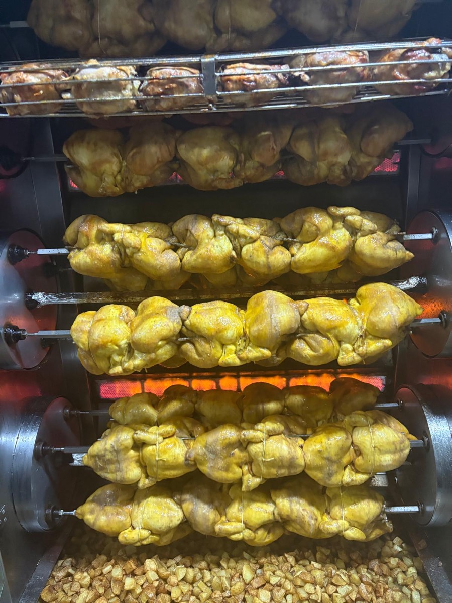 Asador tradicional de doble movimiento en Rostisseria MARFA